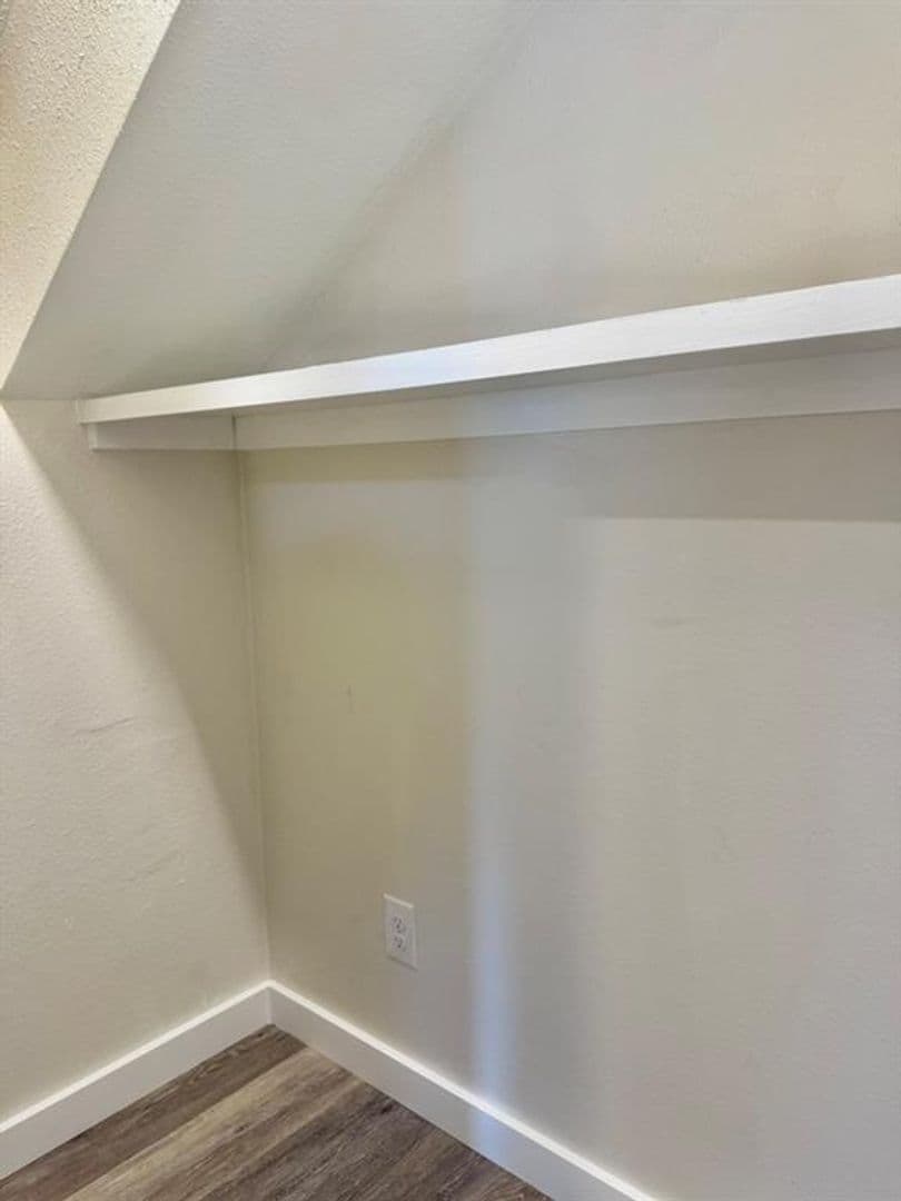 10 Bedroom 7 Bath Walking To Campus! 15 of 45