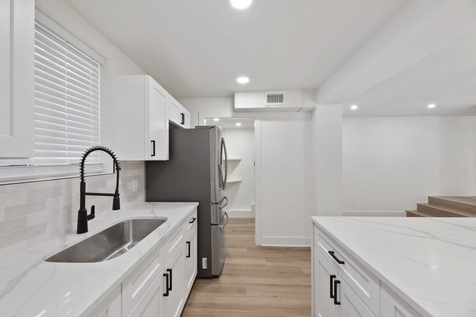 2808 San Pedro St 7 of 40