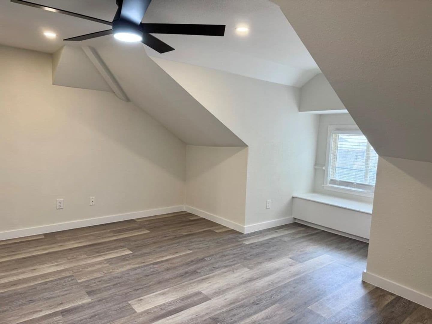 10 Bedroom 7 Bath Walking To Campus! 13 of 45