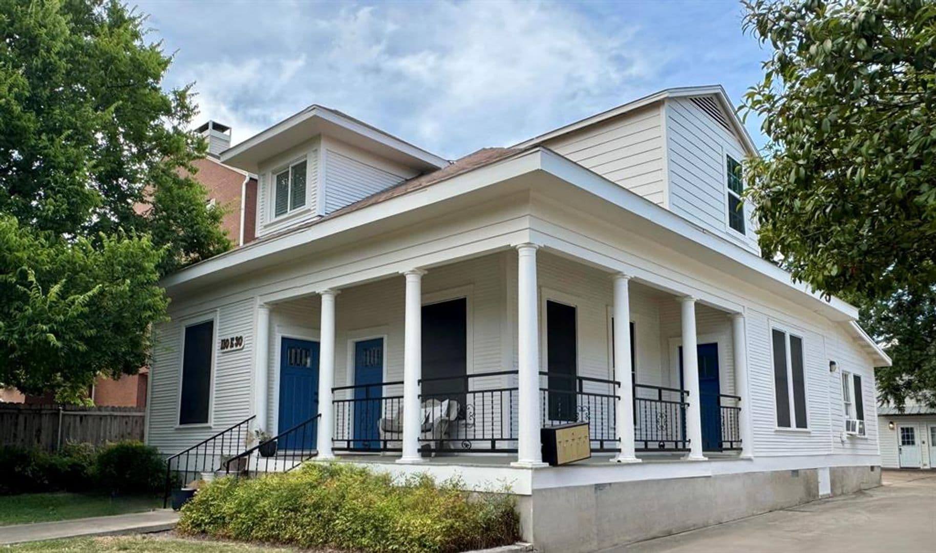 10 Bedroom 7 Bath Walking To Campus! 1 of 45