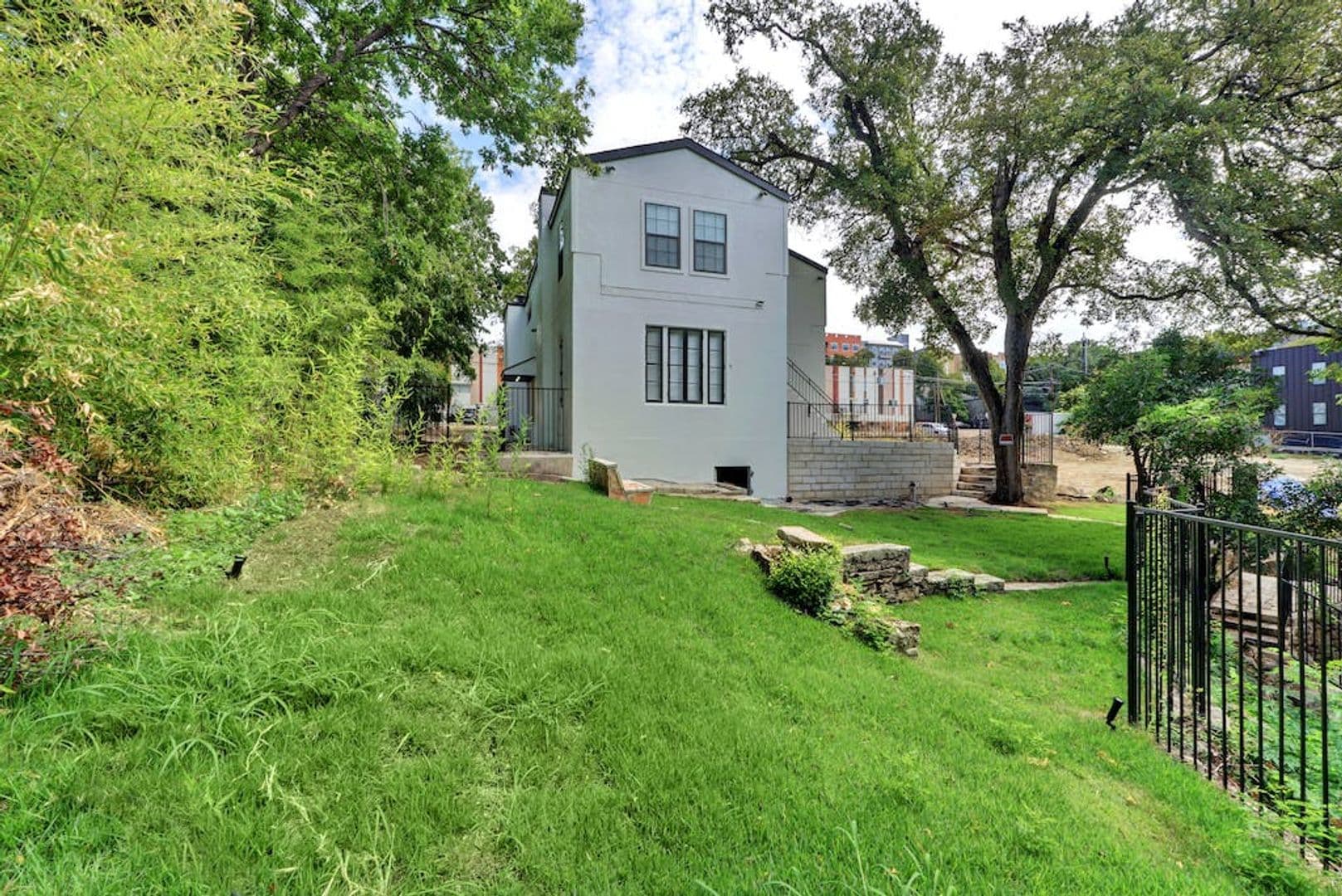 2808 San Pedro St 33 of 40