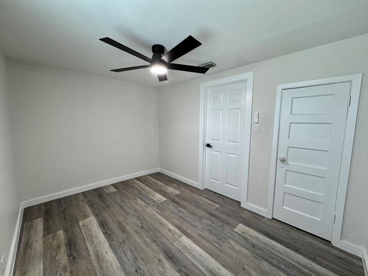 10 Bedroom 7 Bath Walking To Campus! 10 of 45