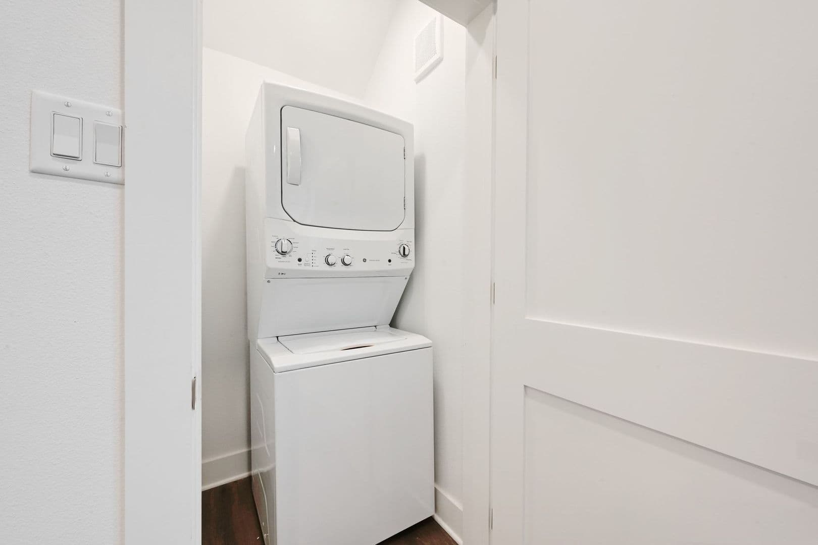 910 W 22nd 1/2 St 22 of 27