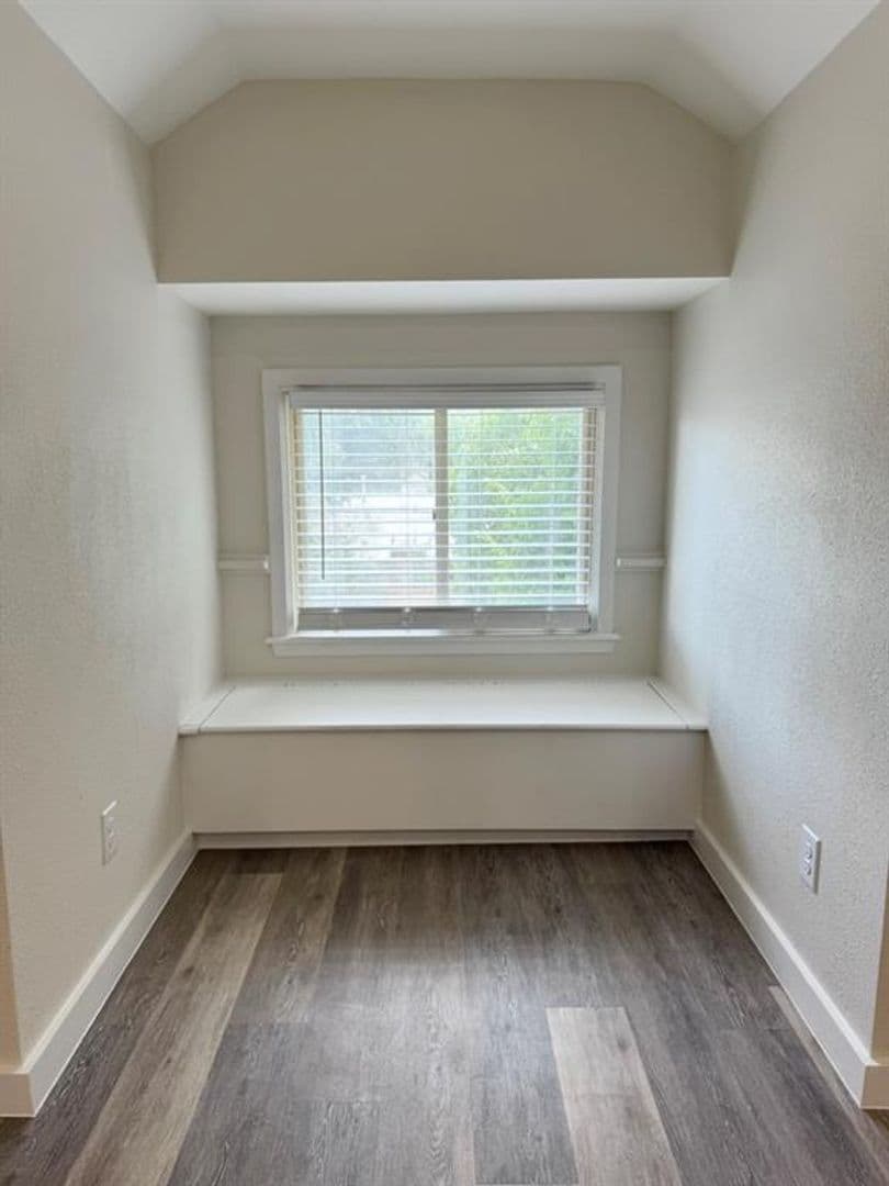 10 Bedroom 7 Bath Walking To Campus! 14 of 45