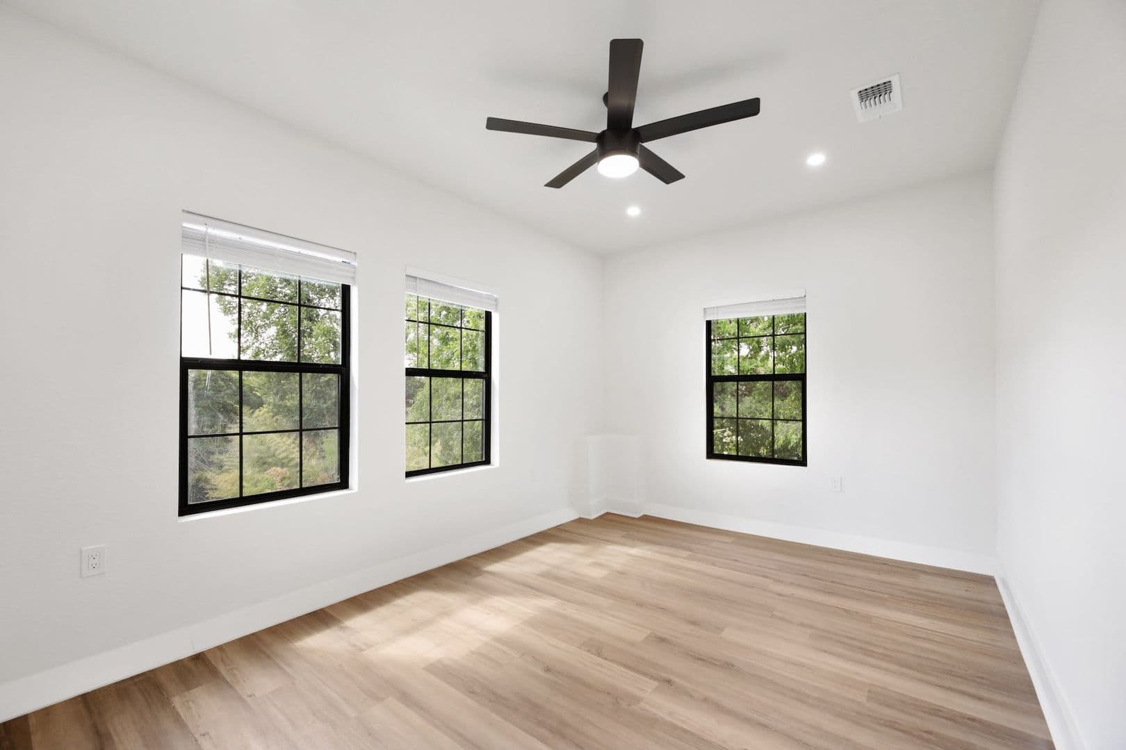 2808 San Pedro St 23 of 40