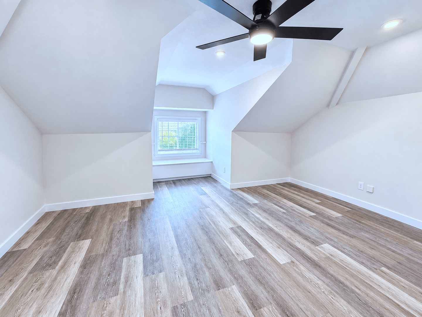 10 Bedroom 7 Bath Walking To Campus! 12 of 45