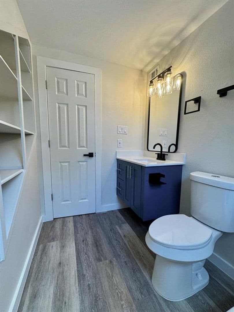 10 Bedroom 7 Bath Walking To Campus! 17 of 45
