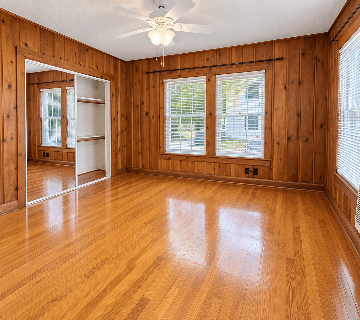 10 Bedroom 7 Bath Walking To Campus! 32 of 45