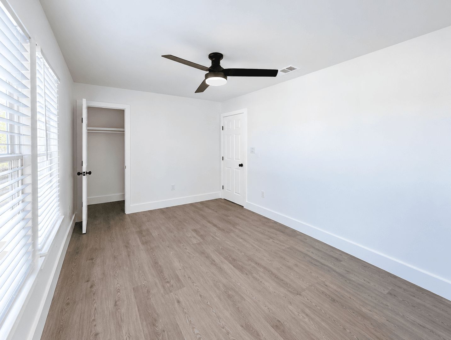 10 Bedroom 7 Bath Walking To Campus! 43 of 45