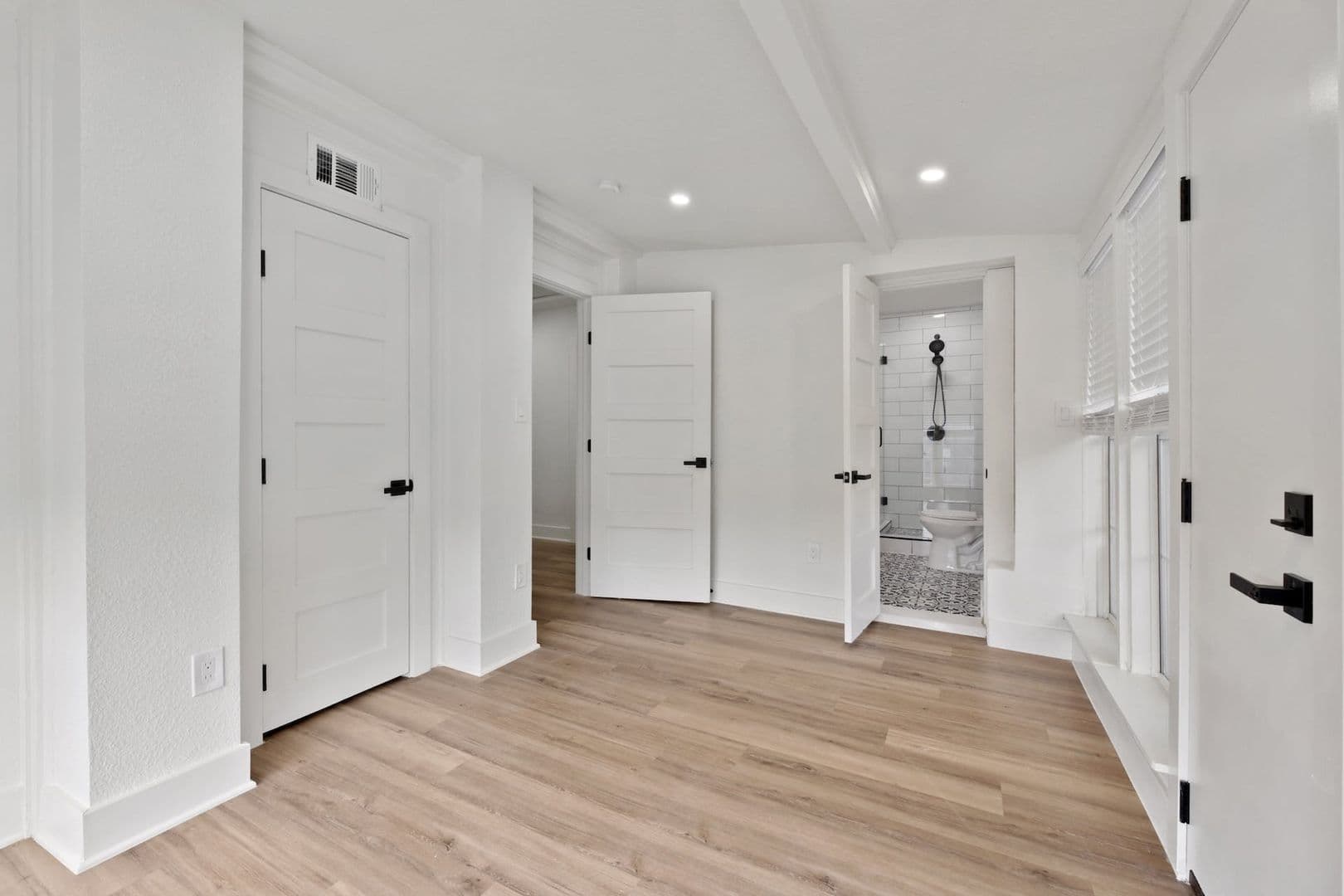 2808 San Pedro St 16 of 40