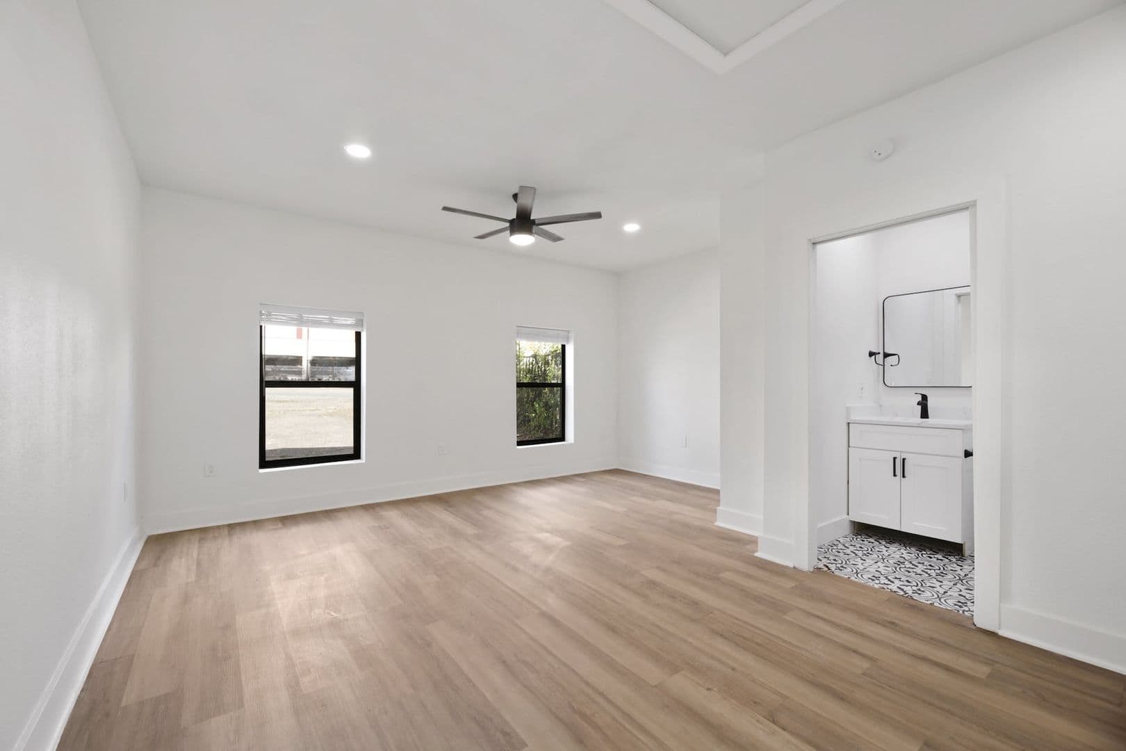 2808 San Pedro St 25 of 40