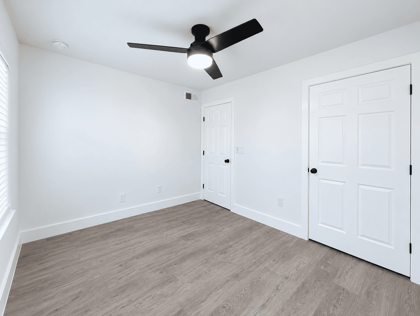 10 Bedroom 7 Bath Walking To Campus! 41 of 45