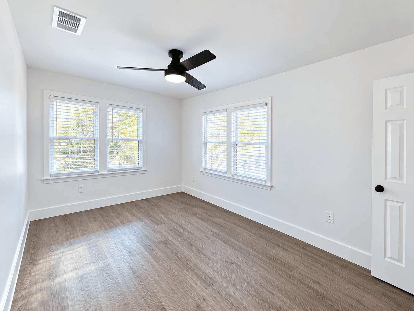 10 Bedroom 7 Bath Walking To Campus! 38 of 45