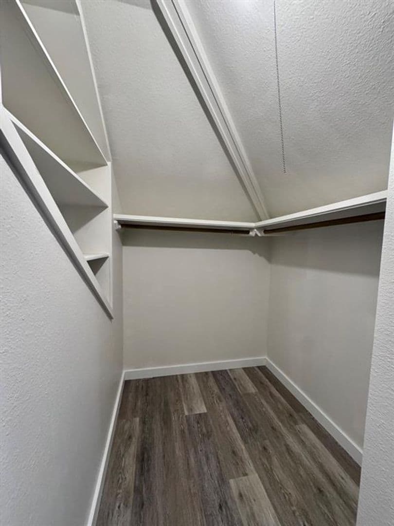 10 Bedroom 7 Bath Walking To Campus! 22 of 45
