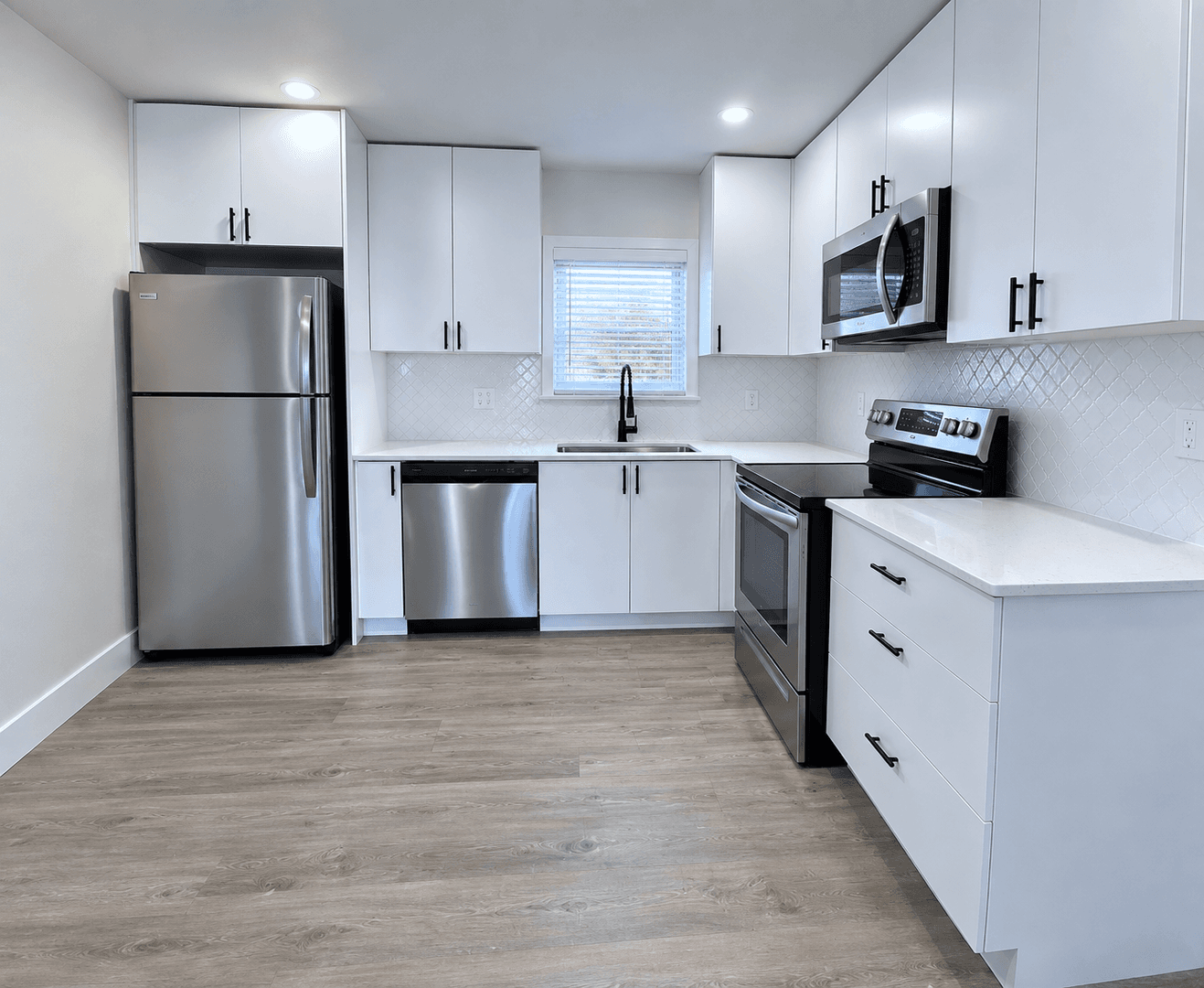 10 Bedroom 7 Bath Walking To Campus! 35 of 45