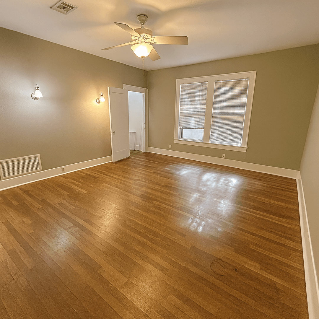 1115 W. 22nd 1/2 18 of 26