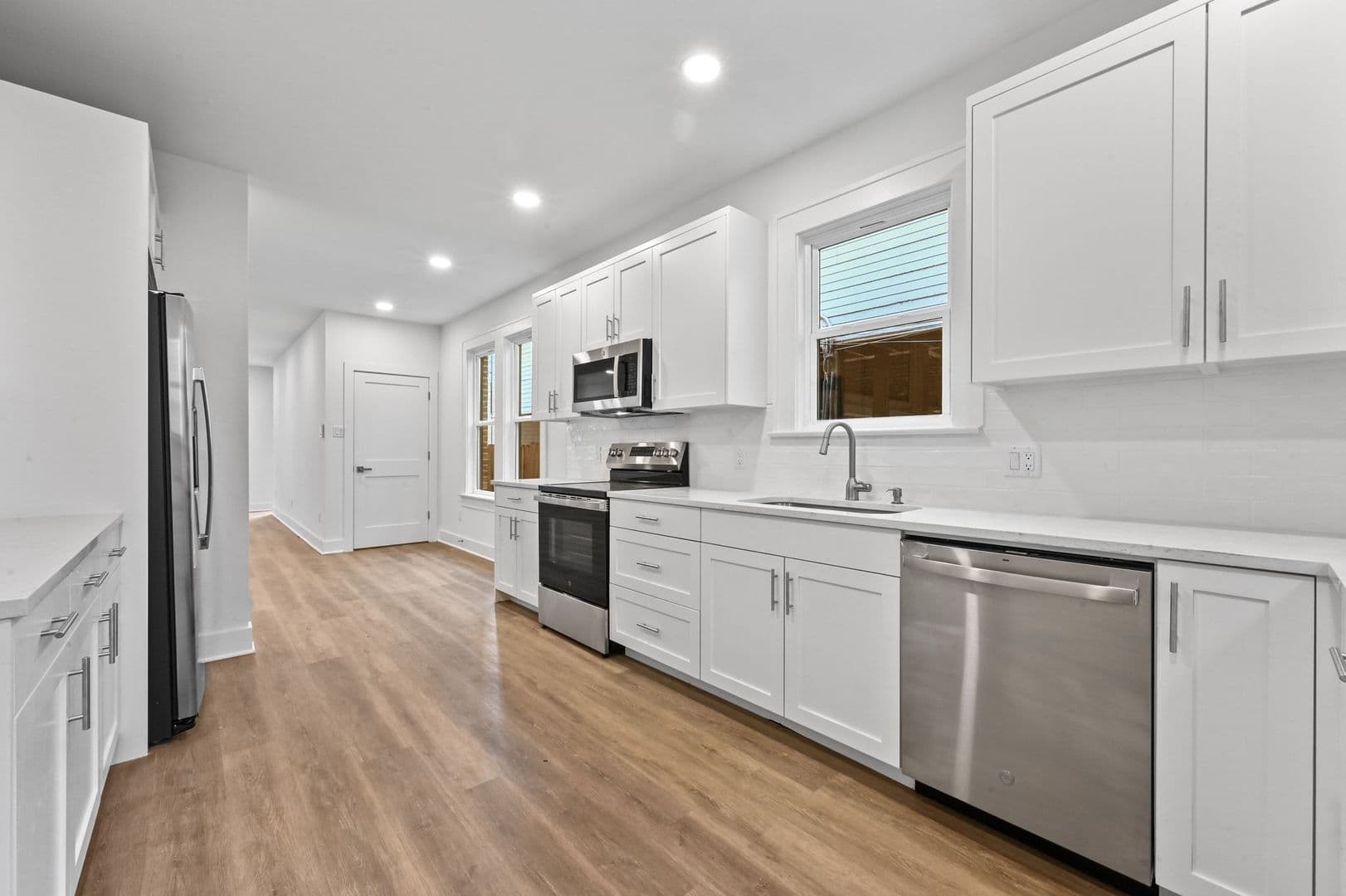 910 W 22nd 1/2 St 6 of 27