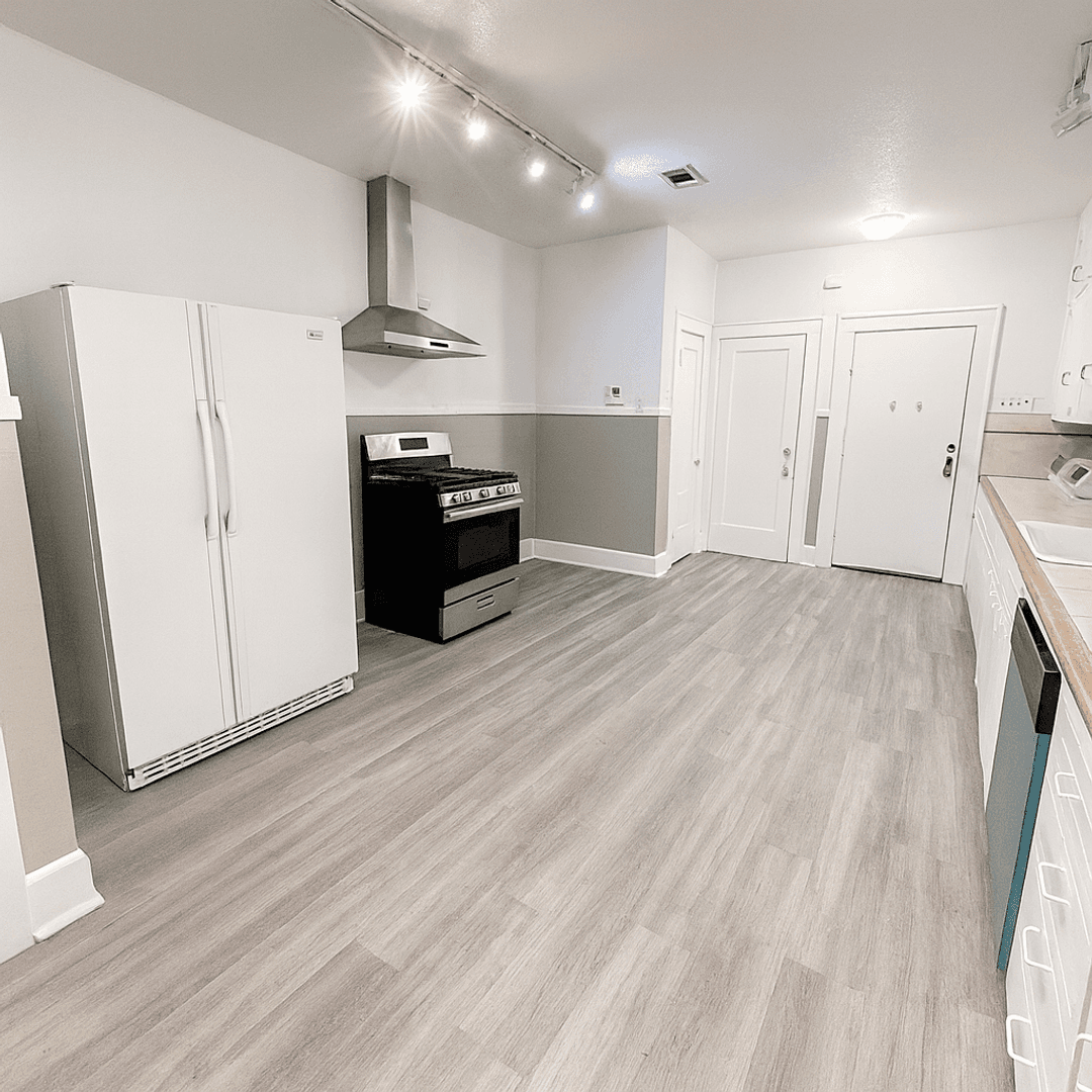 1115 W. 22nd 1/2 5 of 26