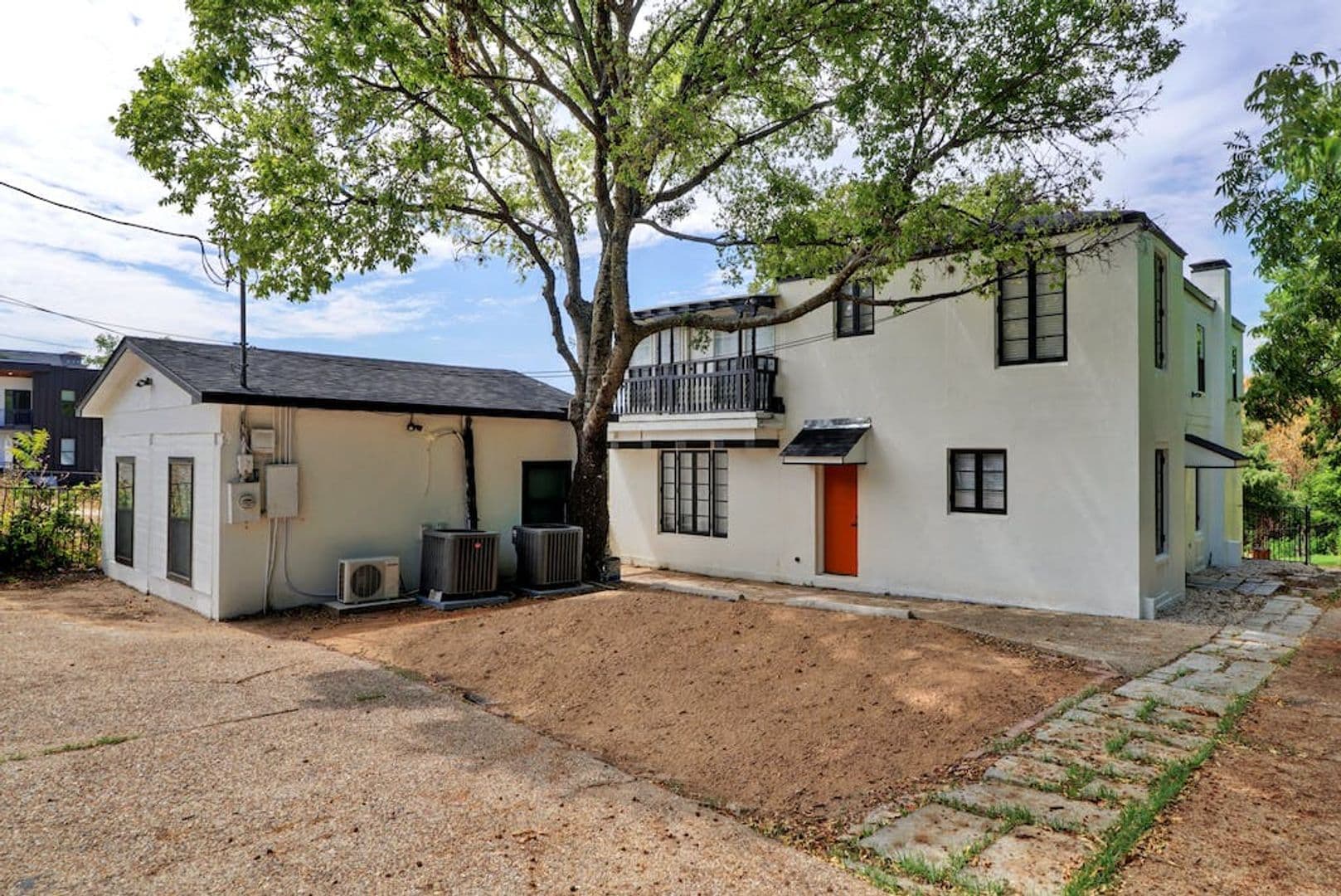 2808 San Pedro St 1 of 40