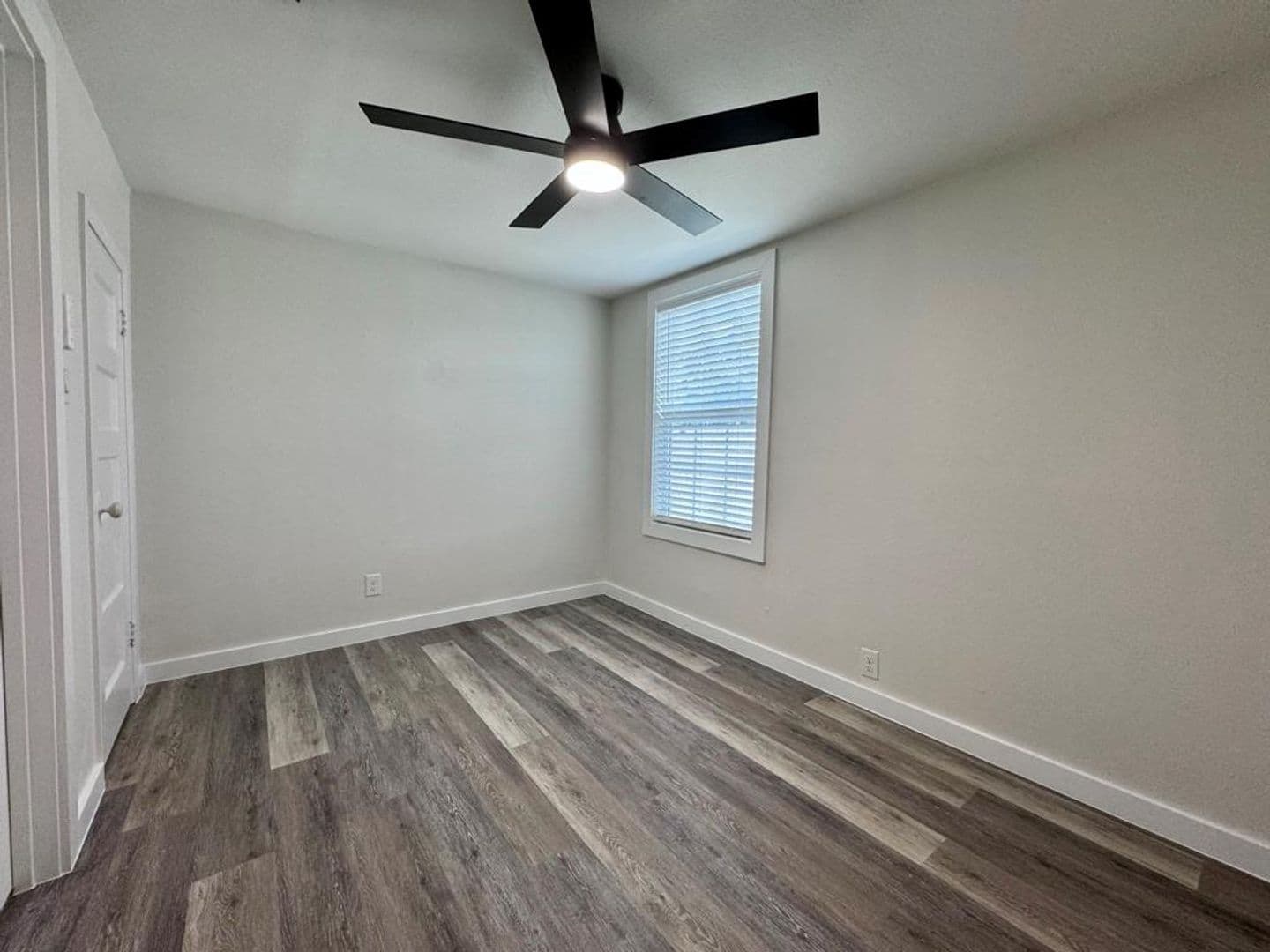 10 Bedroom 7 Bath Walking To Campus! 20 of 45