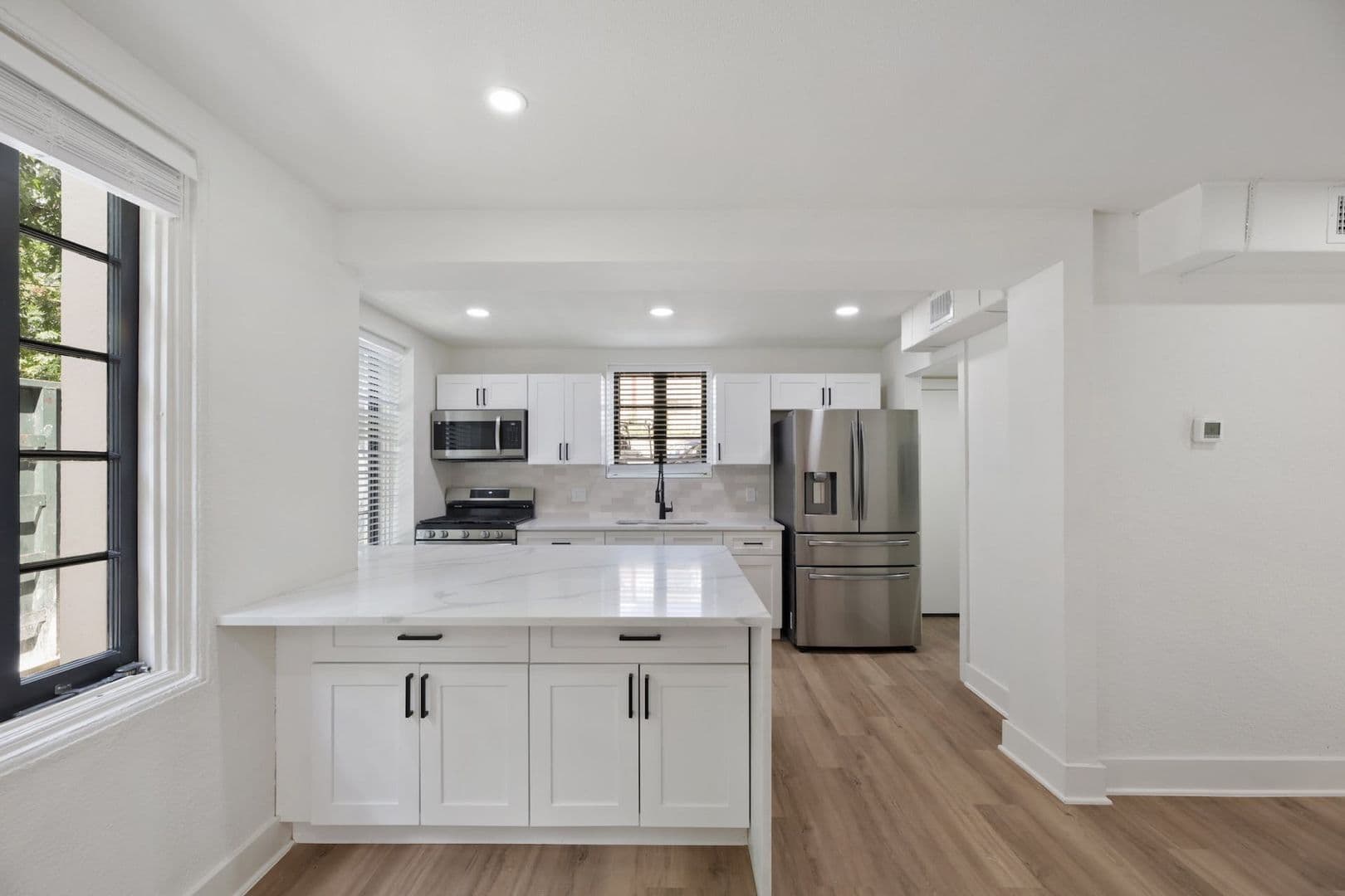 2808 San Pedro St 6 of 40