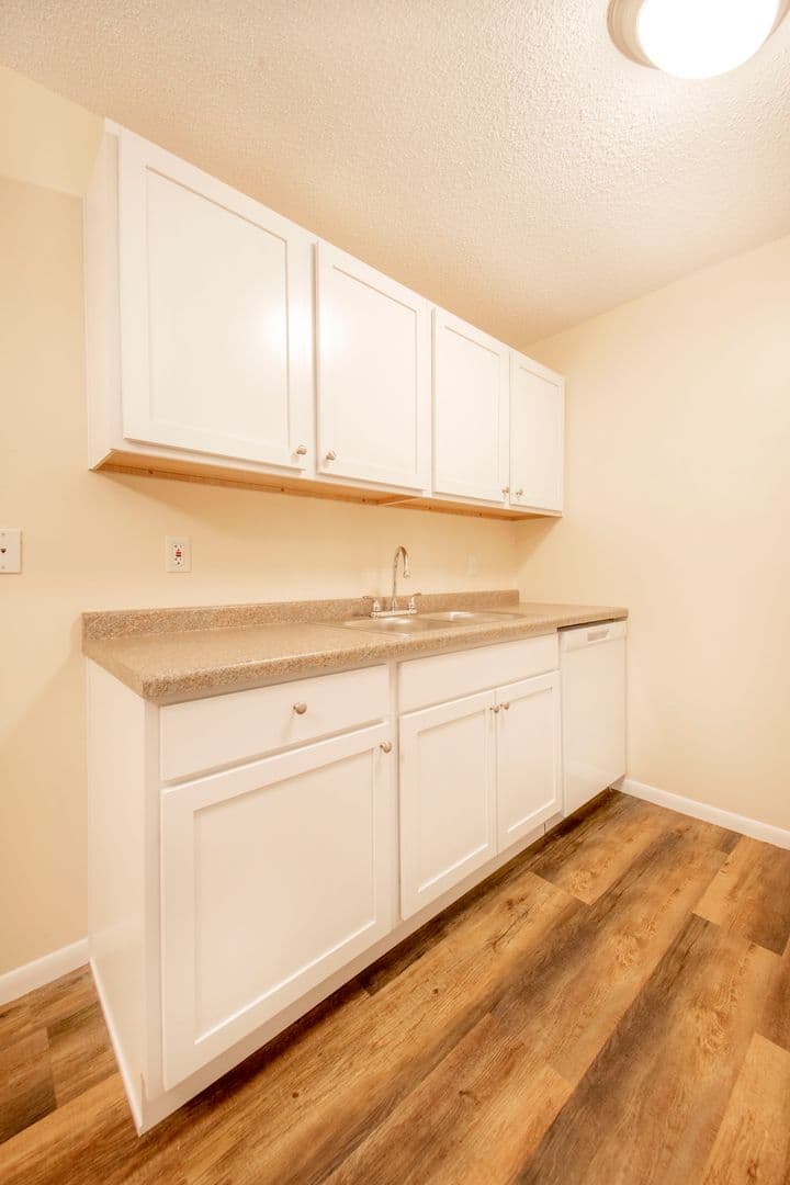 Tonkaway Apartments 10 of 40