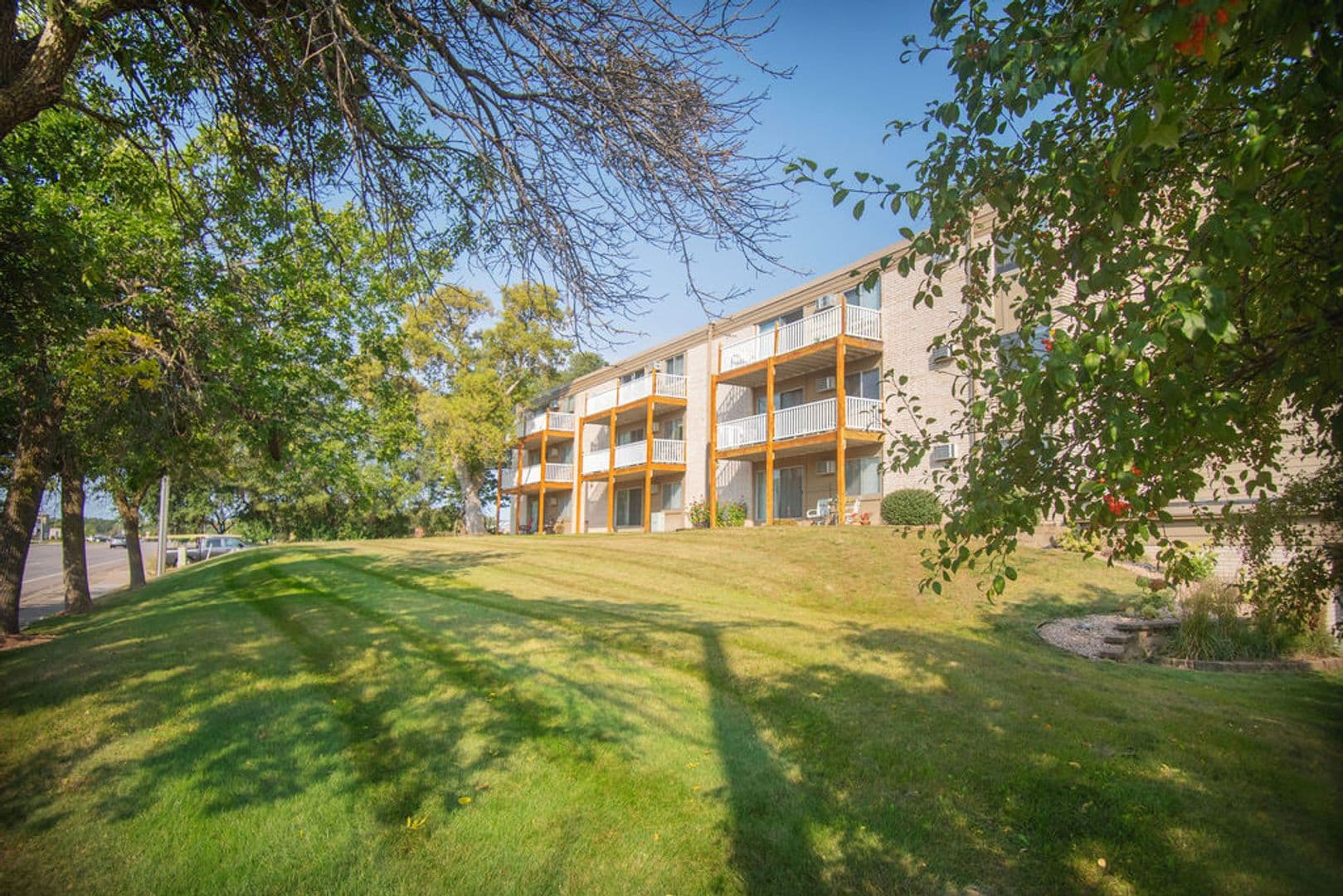 Wellington Apartments 9 of 22