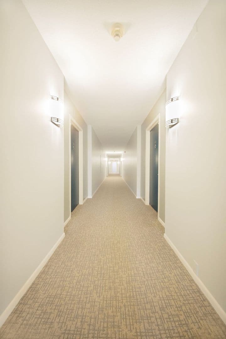 Wellington Apartments 26 of 29