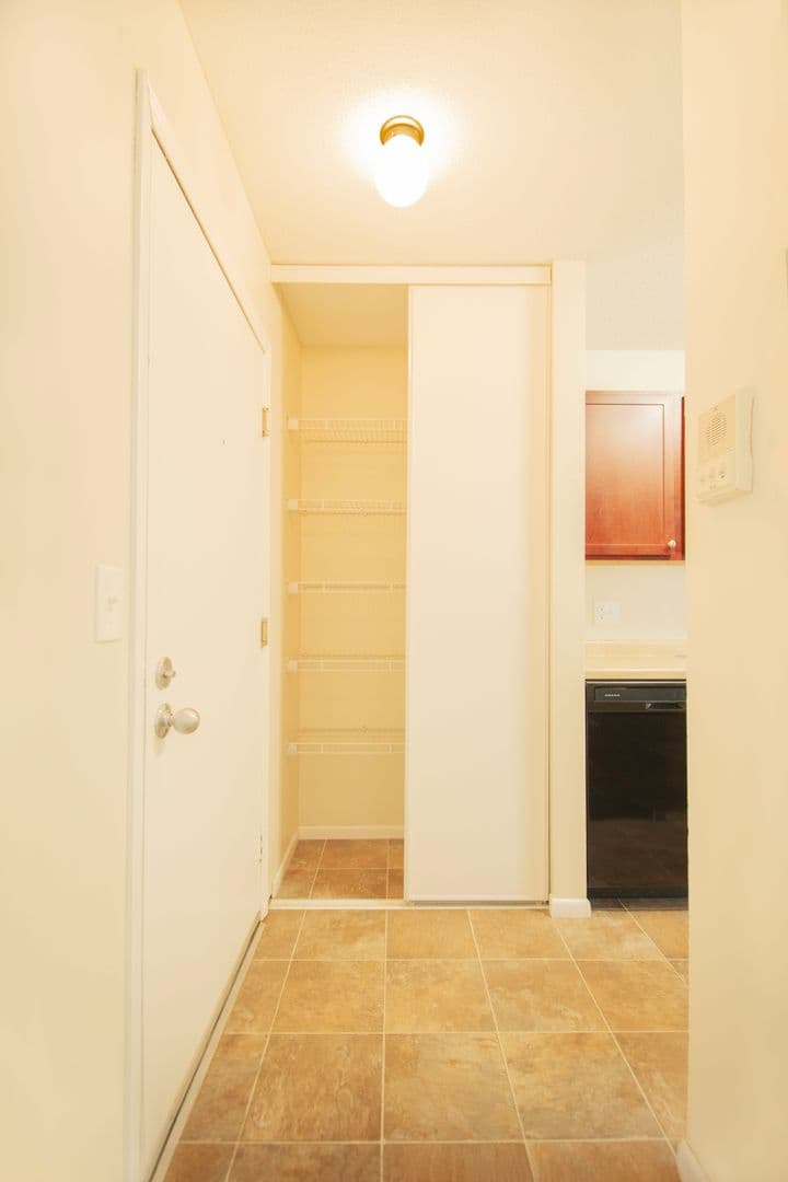 Wellington Apartments 4 of 29