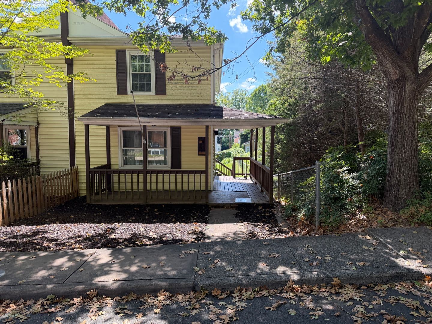 840 Estes Street 2 of 33
