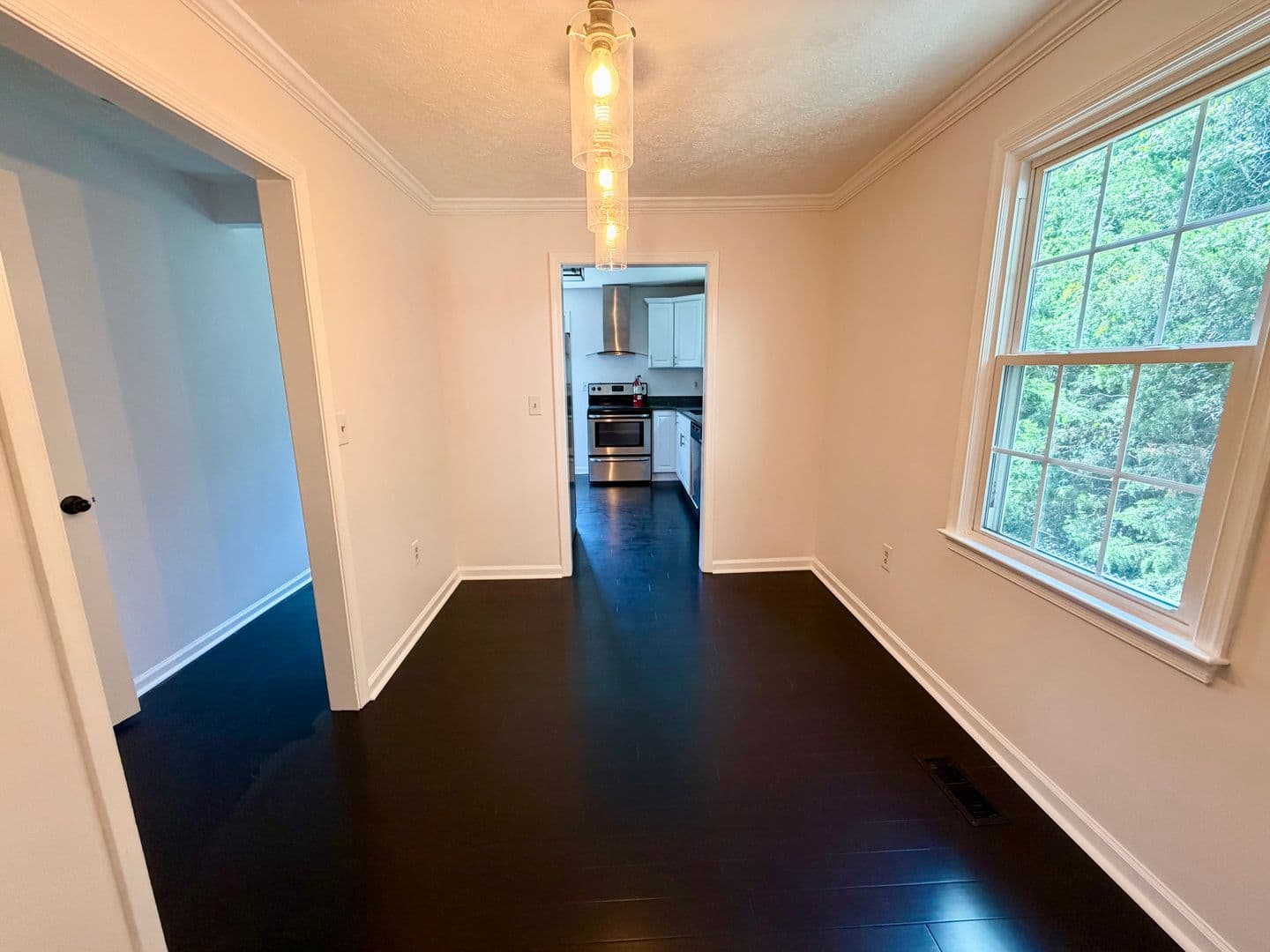 840 Estes Street 11 of 33
