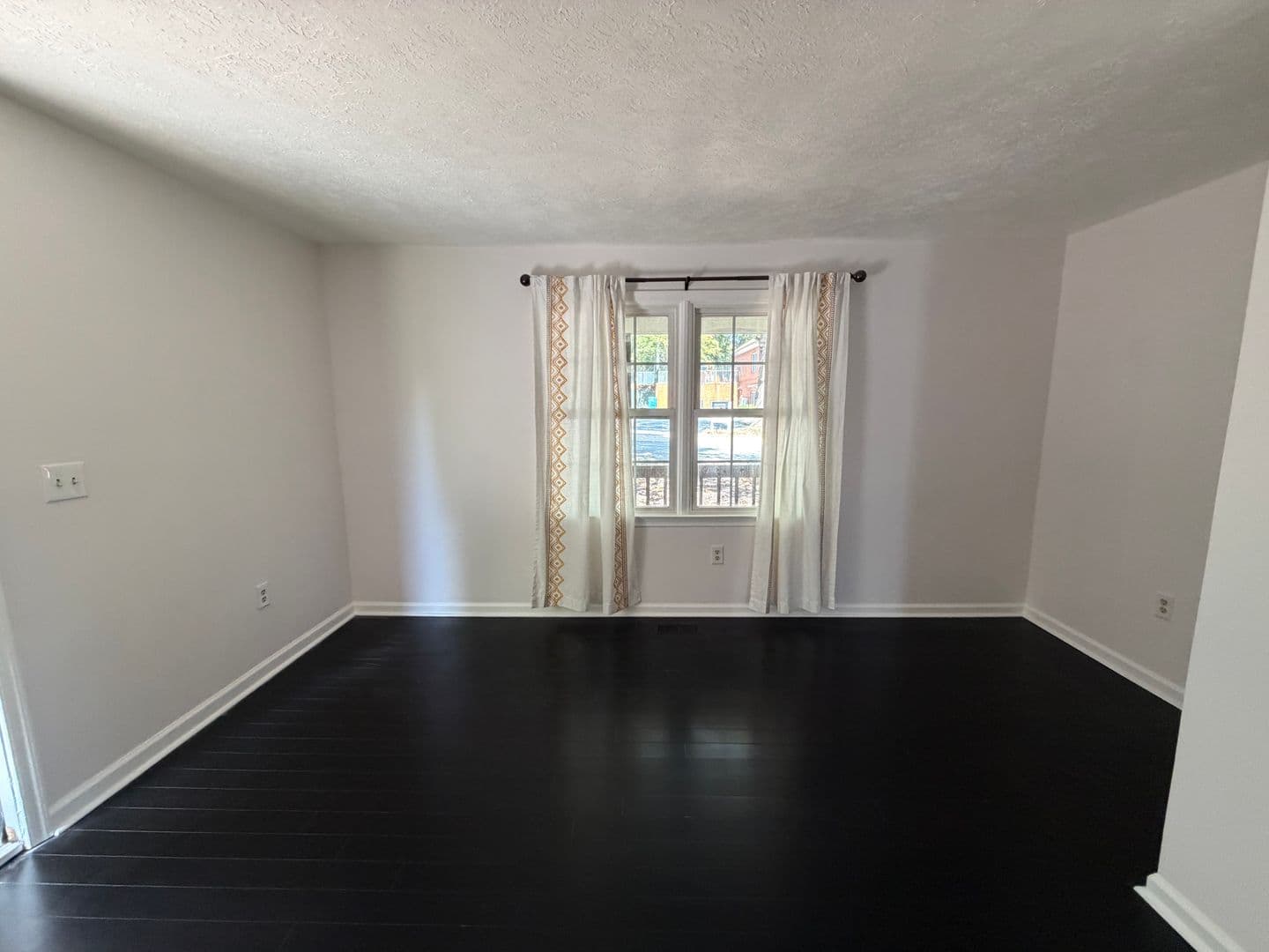 840 Estes Street 8 of 33