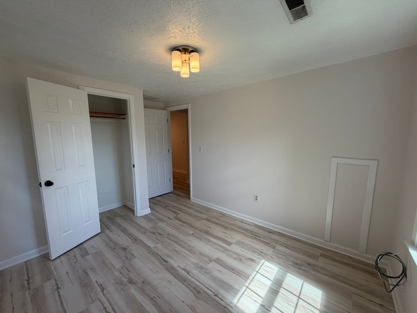 840 Estes Street 30 of 33