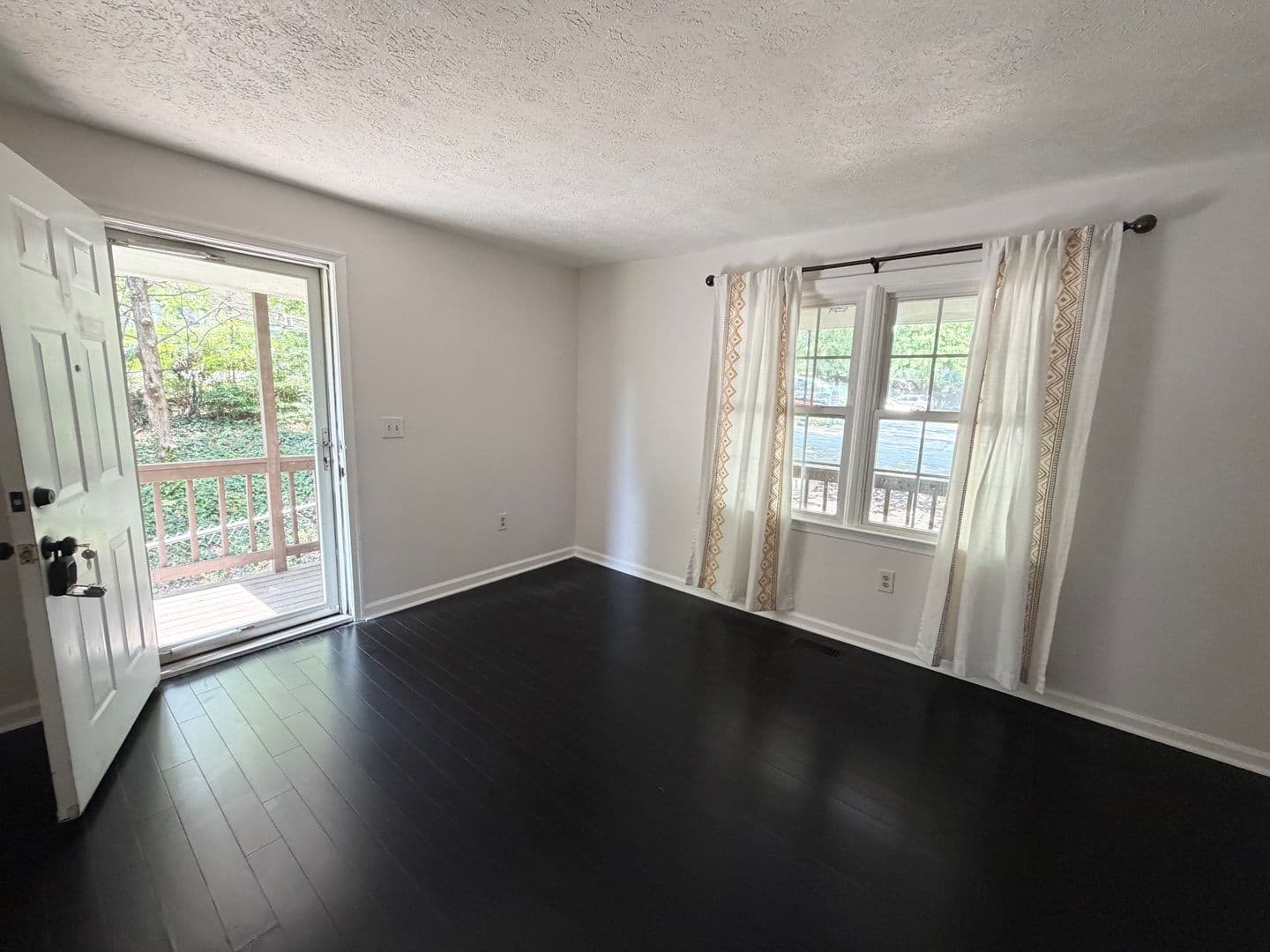 840 Estes Street 9 of 33