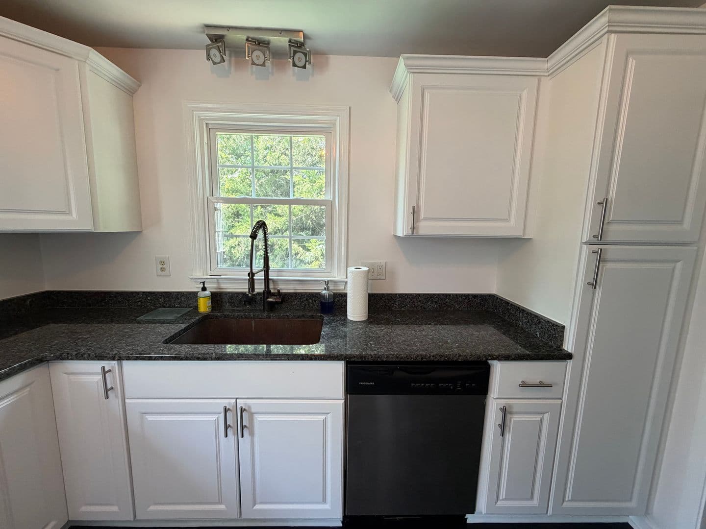 840 Estes Street 14 of 33