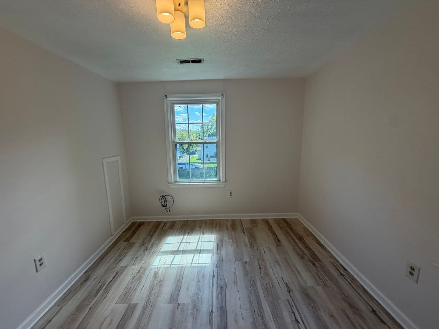 840 Estes Street 29 of 33