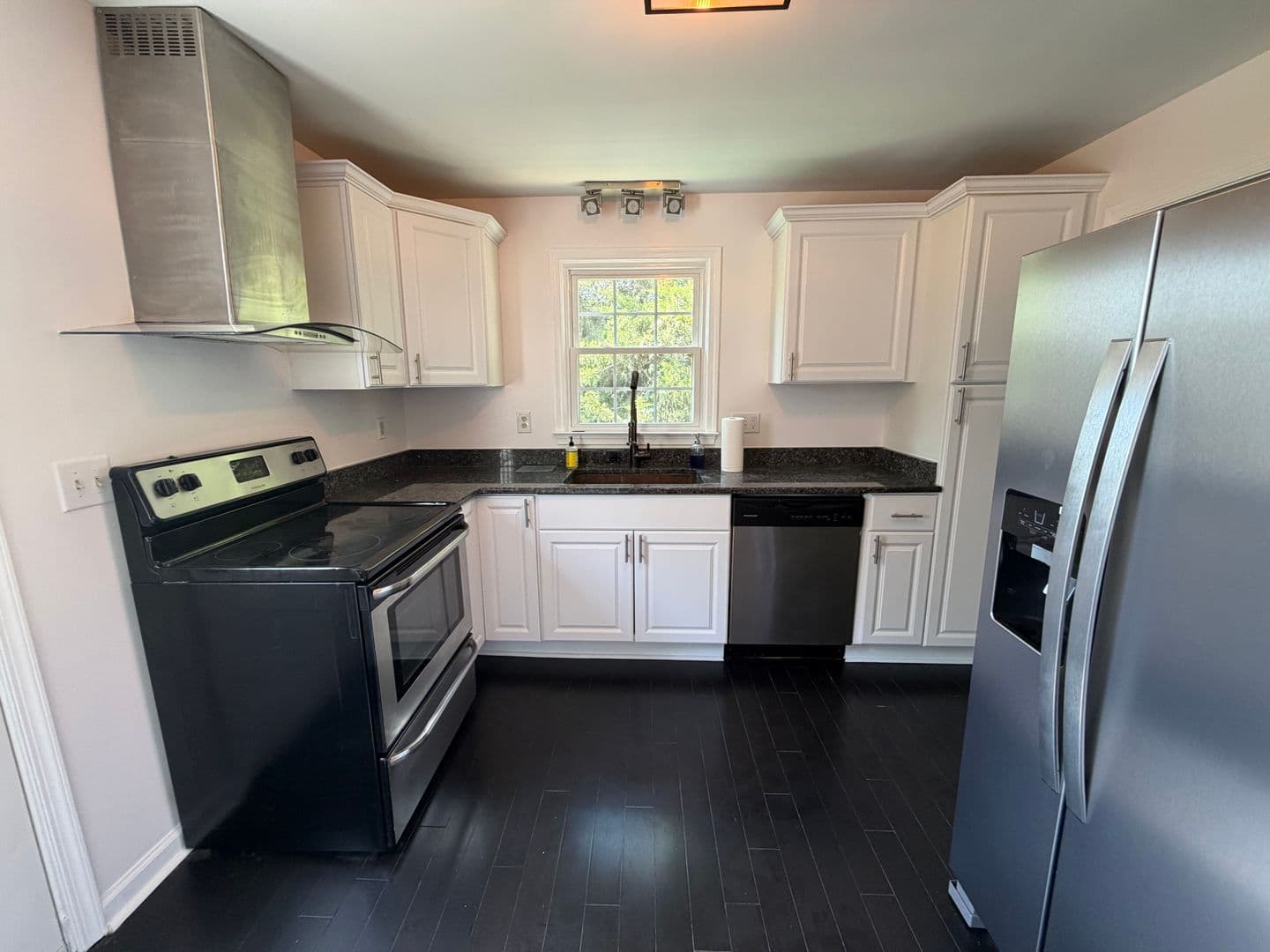 840 Estes Street 13 of 33