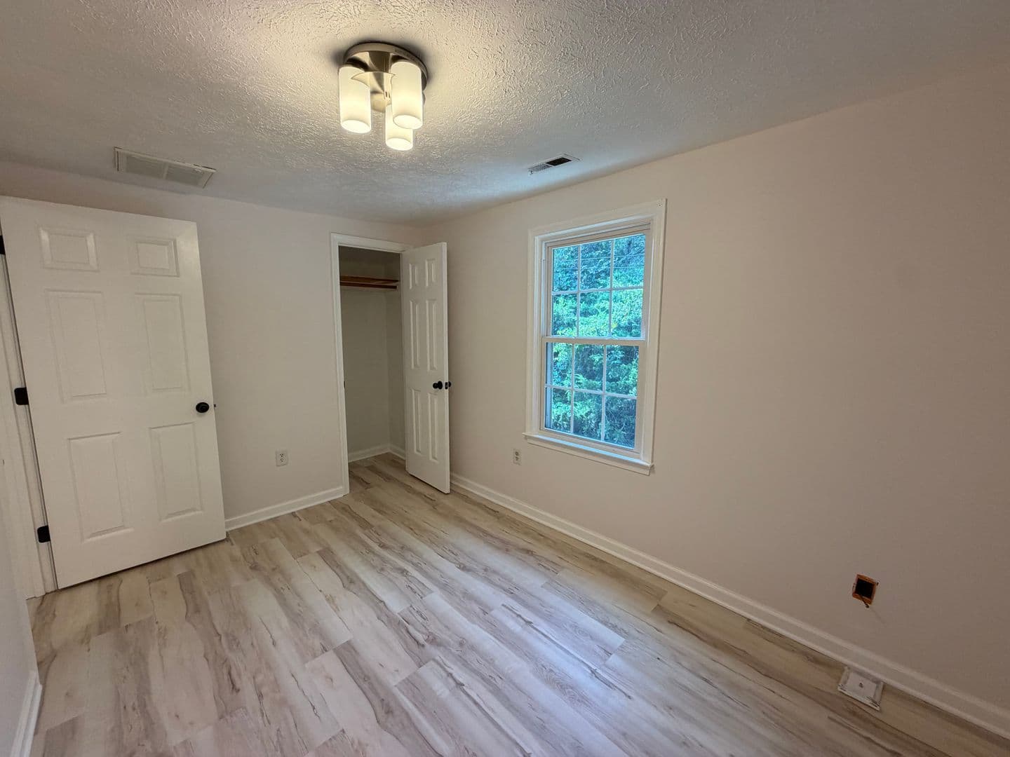 840 Estes Street 27 of 33