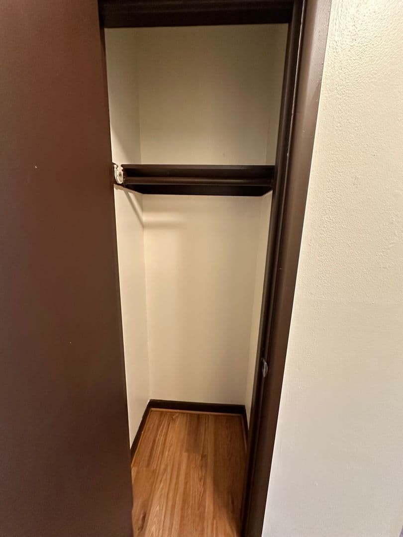 2812 Bolivar Apts. 2 of 9