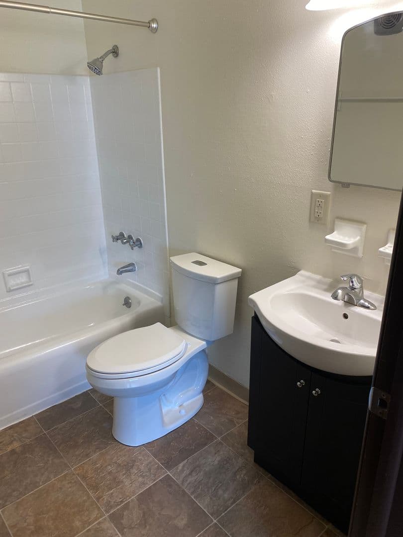 2812 Bolivar Apts. 6 of 8