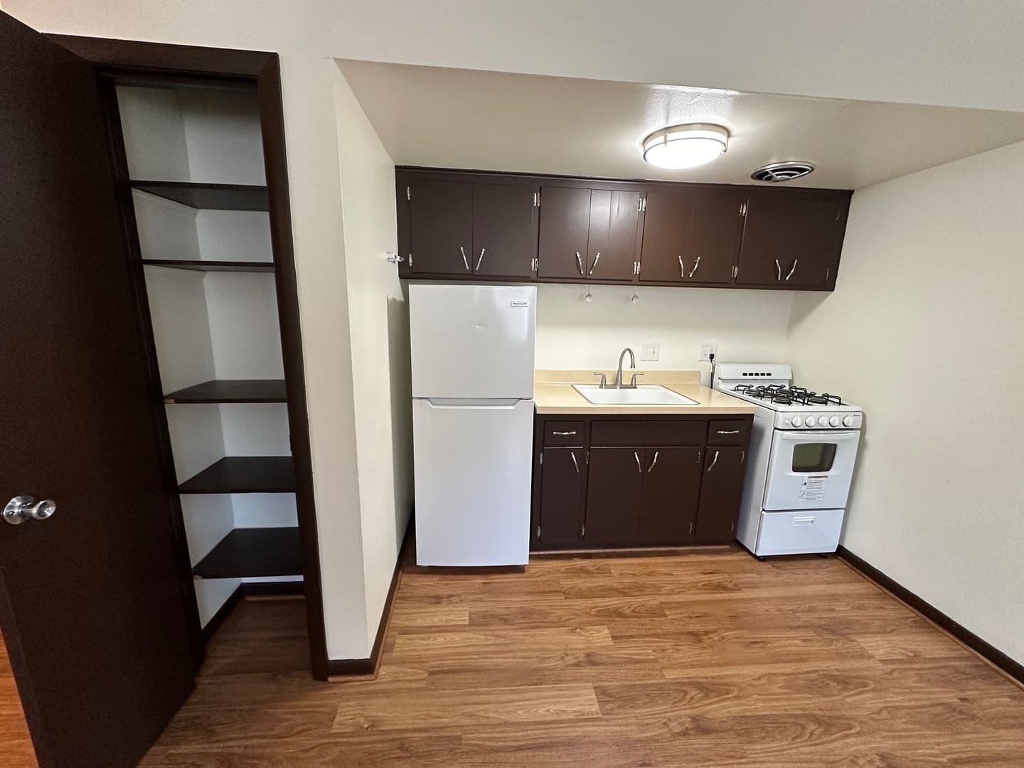 2812 Bolivar Apts. 7 of 9
