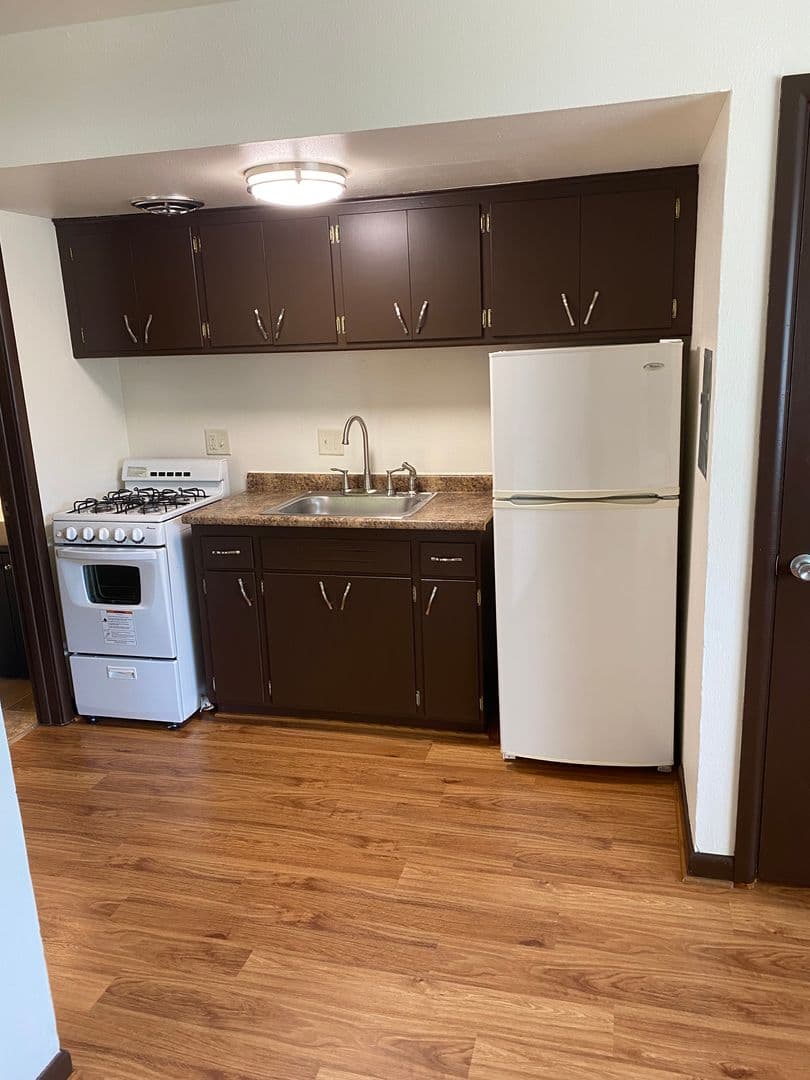 2812 Bolivar Apts. 2 of 8