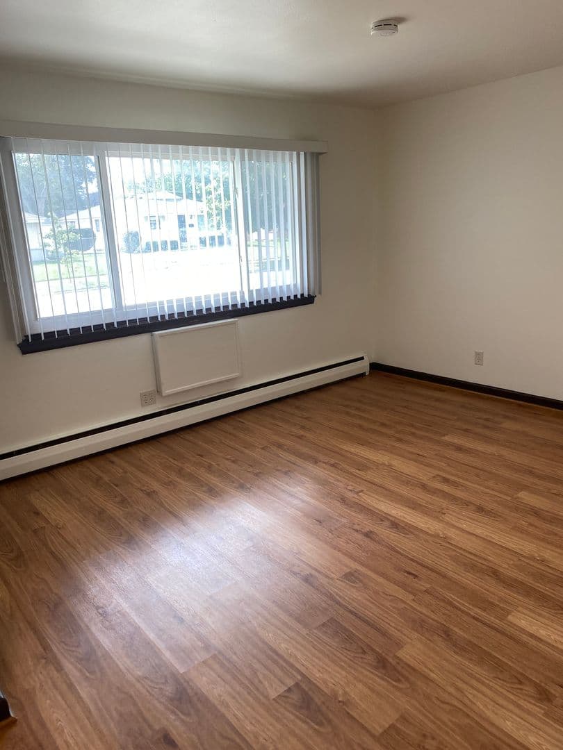 2812 Bolivar Apts. 3 of 8