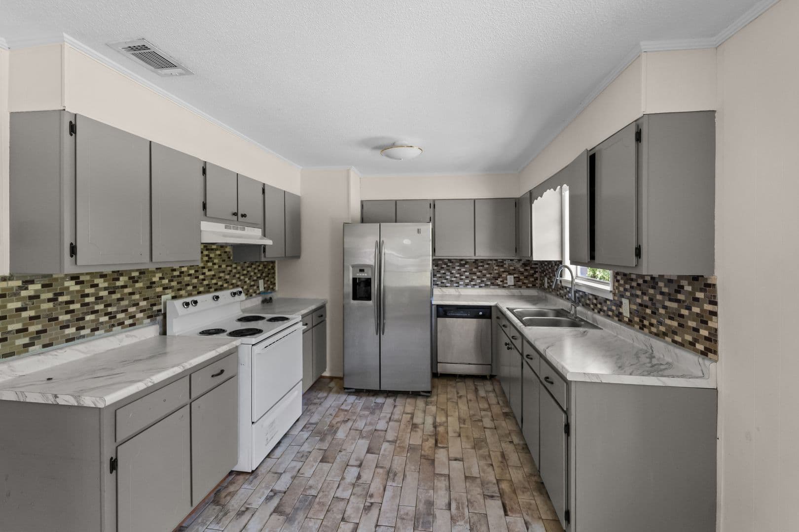 Deerwood Drive 15 of 41
