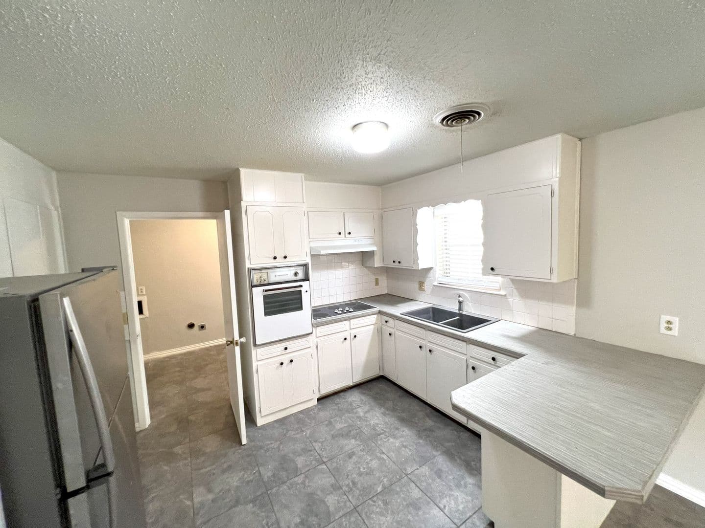 5540 18th St 3 of 17