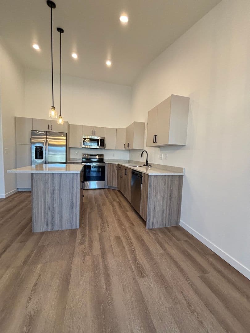 3 Bedroom 3 Bathroom Townhomes 2 of 5