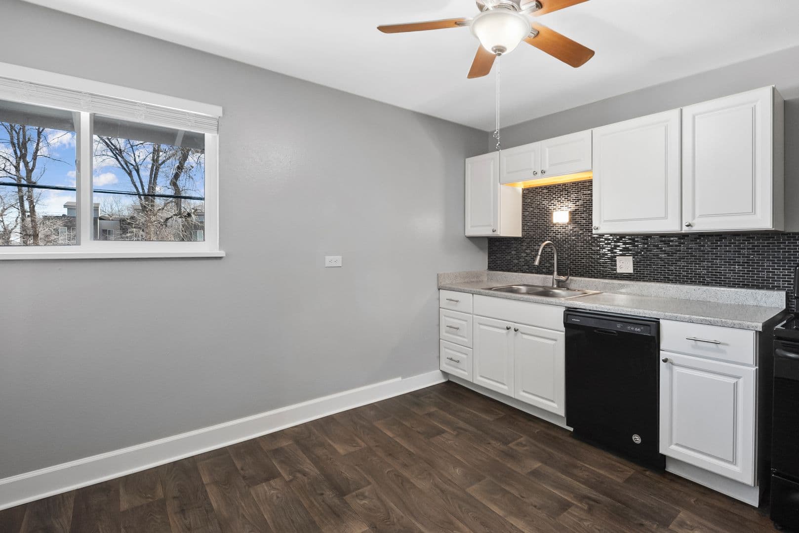 Brentwood Apartments 7 of 9