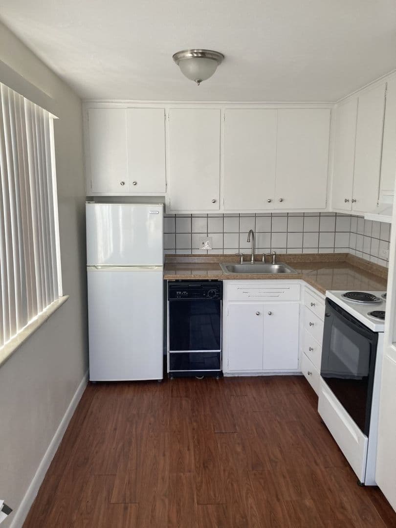 2155 S Josephine St 5 of 8