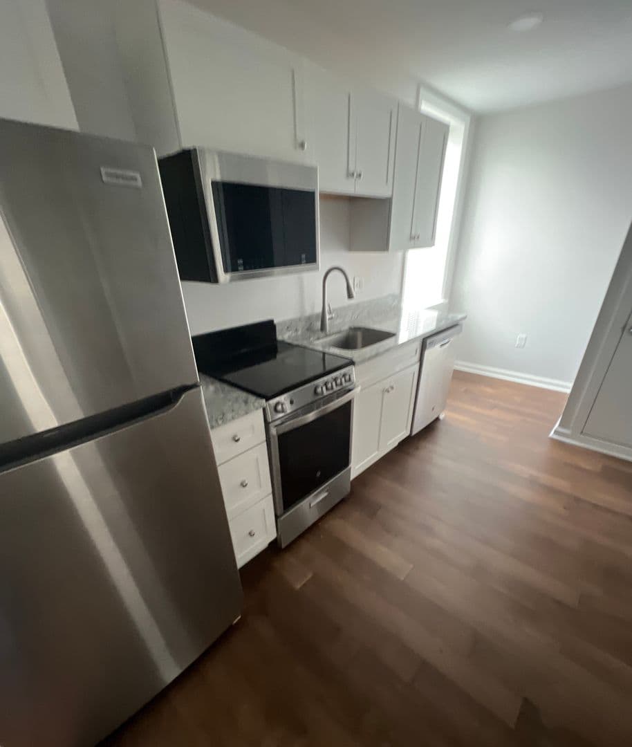 South Oakland 3 Bedroom 1 of 7