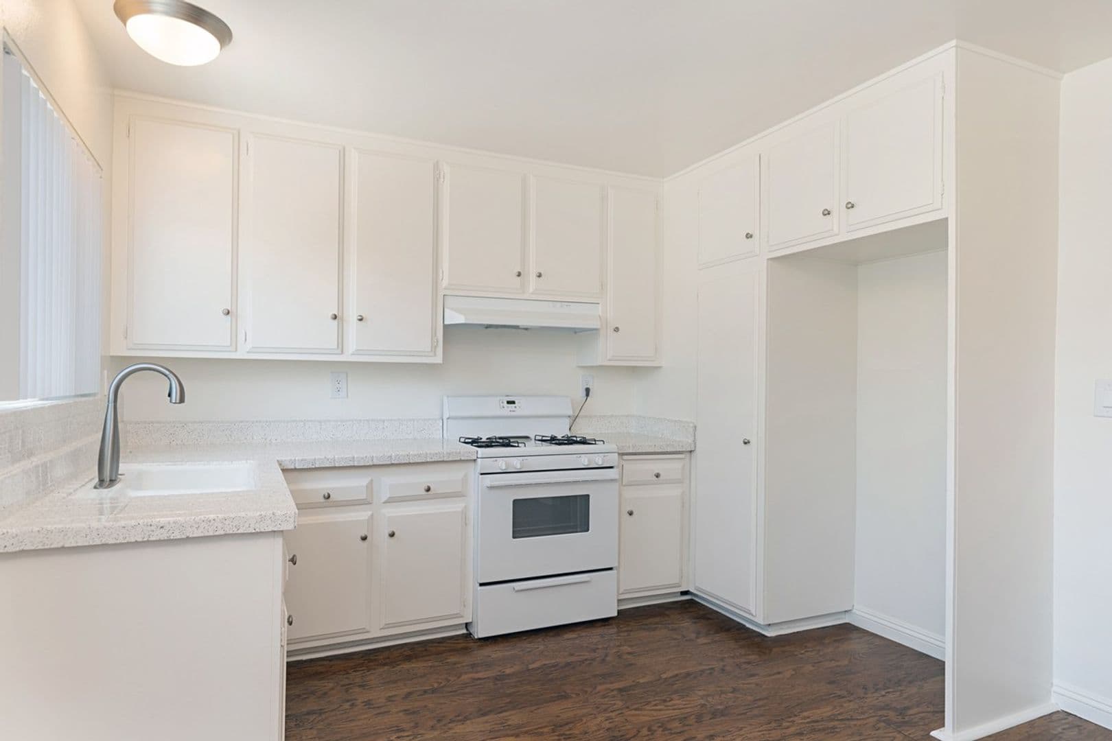 Mission Plaza Apartment Homes 10 of 23